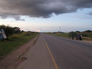 africa zambia アフリカ　学校　道